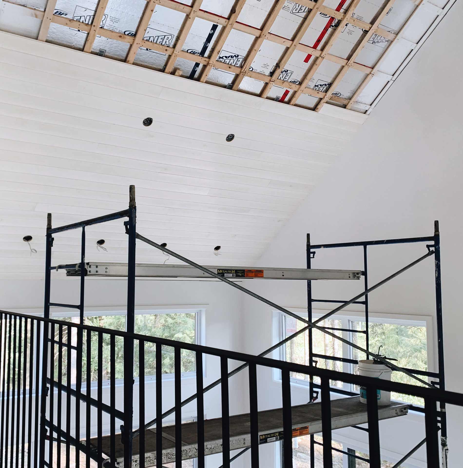 Rénovation 1 échafaudage dans une maison entrepreneur en rénovation