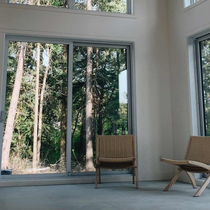 maison moderne dans le bois